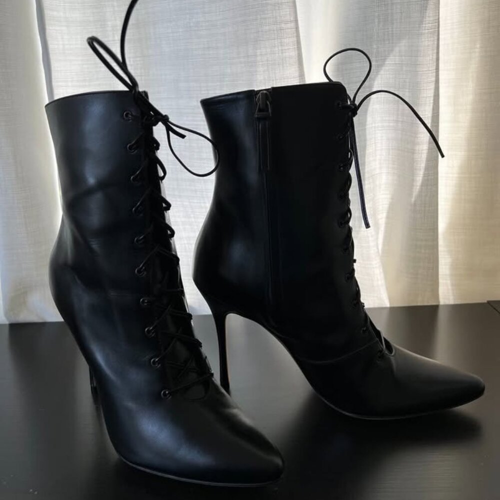 NEW Manolo Blahnik Lack Up Leather Boots size 37IT